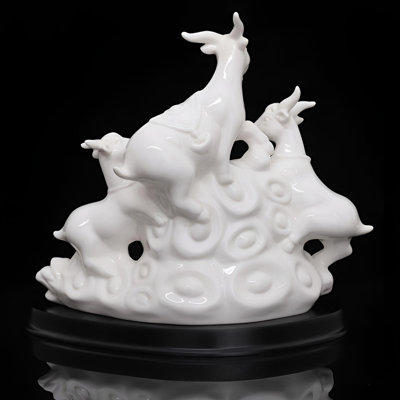 Sculpture de chèvre fabriquée à la main - décoration sereine