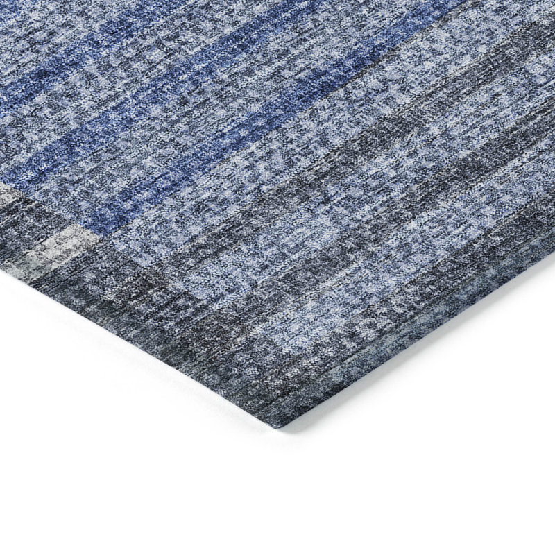 Tapis intérieur / extérieur rayé bleu et bleu marine HomeRoots 9 pi x 12 pi