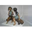 Garçon et fille lisant sur une statue de bronze en forme de bûche d'arbre - Décoration de sculpture de paysage élégante, L 37 po x l 14 po x H 27 po