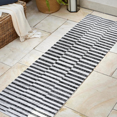 Aubriella Modern Offset Stripe Ivory/Black Indoor/Outdoor Rug