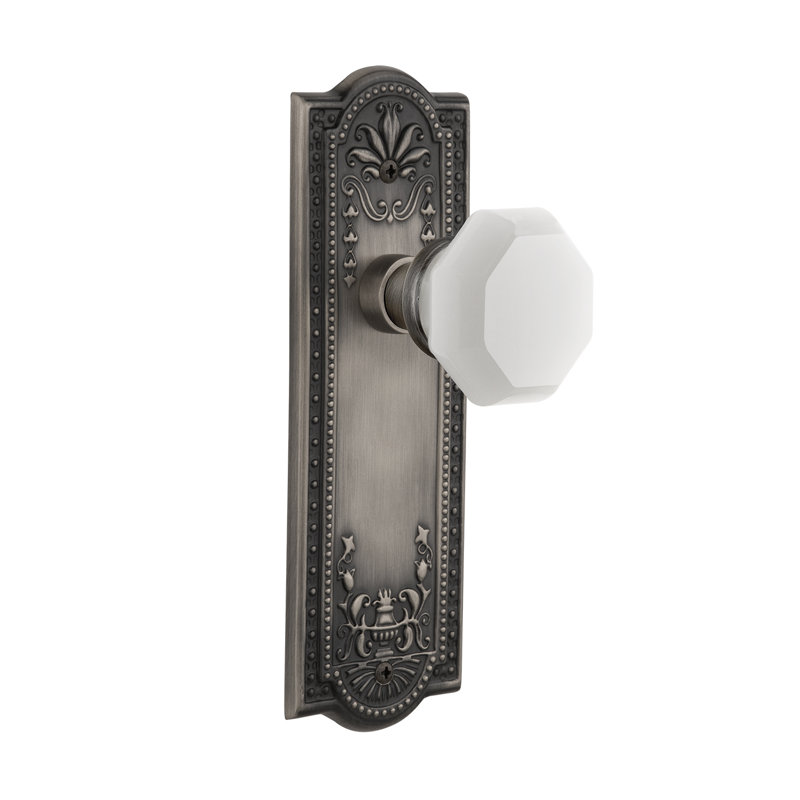 Assiette Meadows avec bouton de lait blanc Waldorf, Étain antique, 2-3/8 po