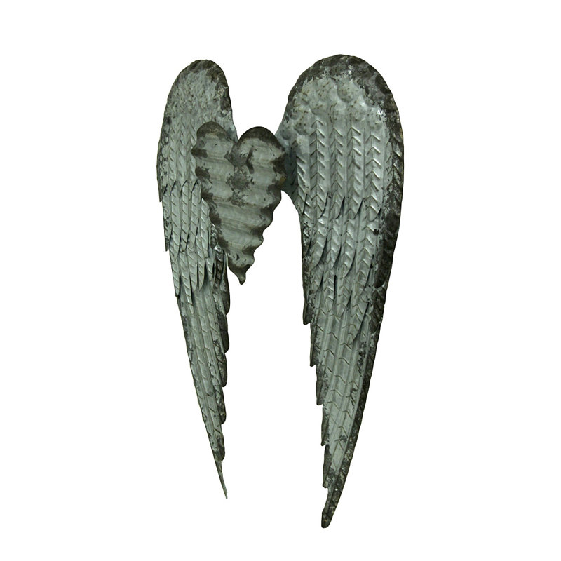 Sculpture murale en forme d'ailes d'ange et de cœur rustique en métal galvanisé gris rustique - H 27,5 po x l 22,5 po x P 2,5 po