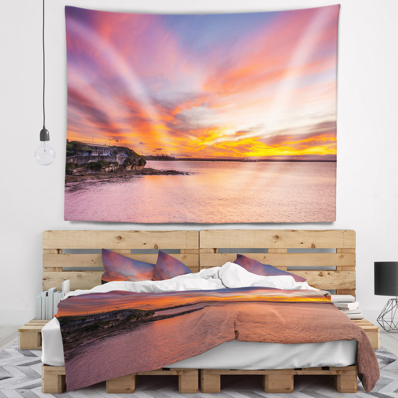 Tapisserie Seashore Sydney Beach avec ciel jaune, H 32 po x l 39 po