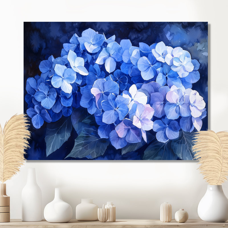 Hortensias sous le clair de lune I - Art mural d'hortensias pour le salon, H 24 po x l 32 po, Toile tendue, Ne s’applique pas
