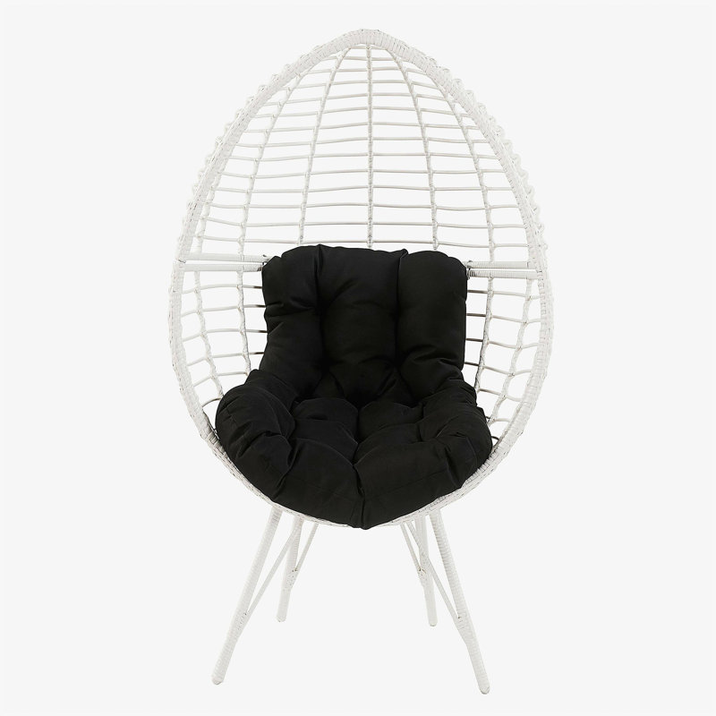 Chaise de patio noire et blanche avec coussin amovible