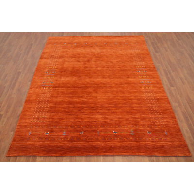 Élégant tapis orange de style Gabbeh 8 x 10 avec des motifs d'animaux subtils