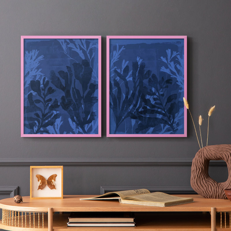 «Sapphire Sea Bloom I», reproduction encadrée de qualité supérieure - prête à être accrochée - aucun clou requis - aucun clou requis