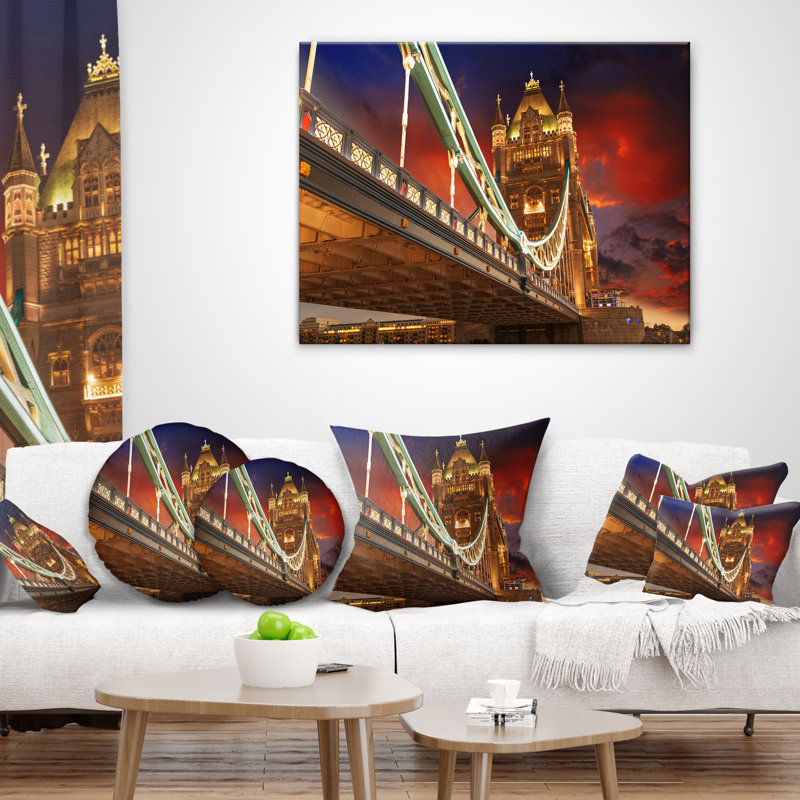 Célèbre Tower Bridge at Night - Coussin imprimé paysage urbain, 16 po x 1 po, Coussin décoratif