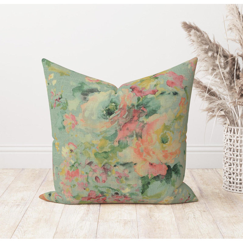 Coussin floral en lin rose rosé, H 17 po x l 17 po