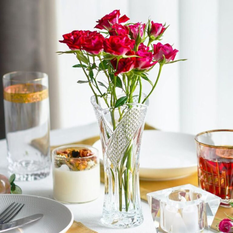 CLEAR CRYSTAL SPIRAL DESIGN FLOWER VASE