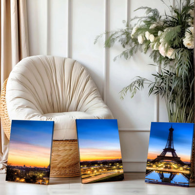Ensemble de 3 affiches murales encadrées, représentant le coucher de soleil sur la Tour Eiffel à Paris. Toile imprimée moderne, idéale pour la décoration du salon, de la chambre ou du bureau. Toile tendue et encadrée, prête à accrocher. Peinture de paysage en haute définition.