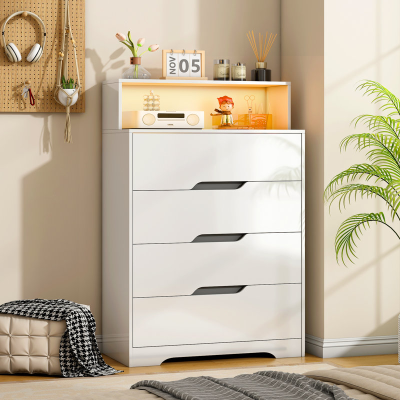 Commode 4 tiroirs avec éclairage DEL et prise de courant pour chambre à coucher Denist