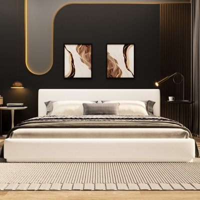 Lit tapissier blanc très grand avec revêtement confortable, tête de lit rembourrée pour une inclinaison décontractée et structure en bois perméable à l'air