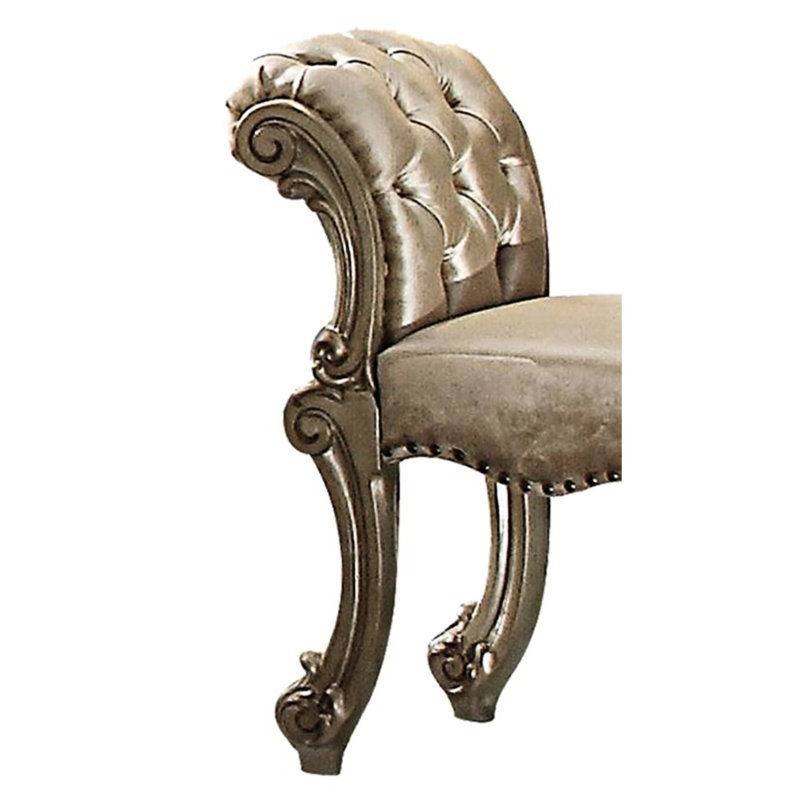 Superbe meuble-lavabo en patine dorée avec capitonnage à boutons et tabouret au fini antique