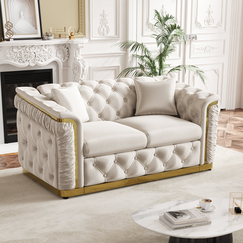  Causeuse de luxe en velours Chesterfield de 63 po avec accoudoirs dorés, Beige