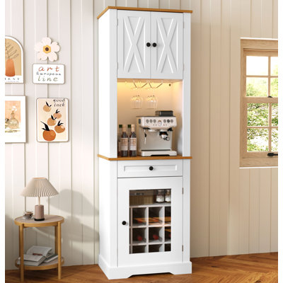 Bar avec éclairage à DEL, armoire à vin de ferme de 69 po avec tiroirs de rangement, tablettes réglables, 2 porte-verres et station de charge, armoire à café pour bar à domicile, salle à manger, salon, blanc