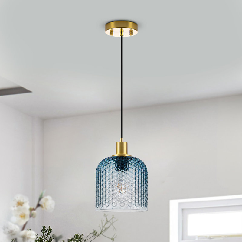 Suspension cylindrique Berngar à une lumière de 18 cm de large avec abat-jour en verre texturé bleu alvéolé pour îlot de cuisine