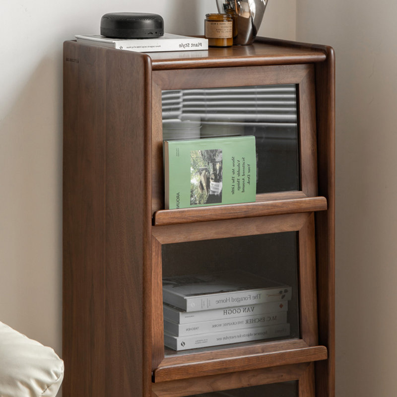 Vitrines en bois massif noisette + verre