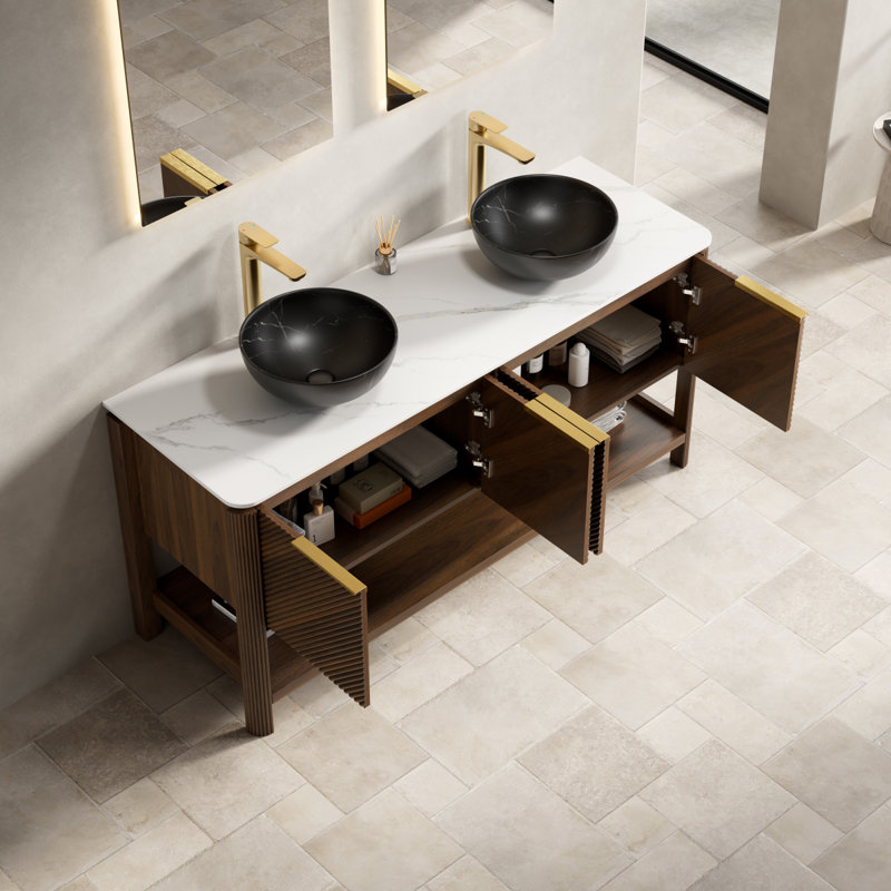 Meuble-lavabo de salle de bain INDIGO 60 po, armoire de rangement autoportante en contreplaqué avec 4 portes diagonales et tablette ouverte, 2 lavabos en céramique à motif de pierre noire et plateau en pierre frittée blanc de Carrare, grain de bois noyer foncé