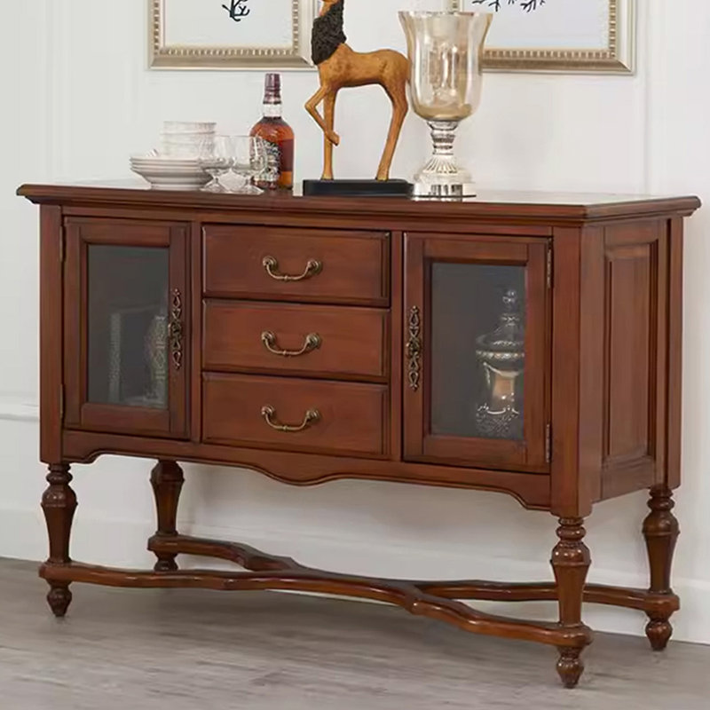Armoire en bois massif de style américain.