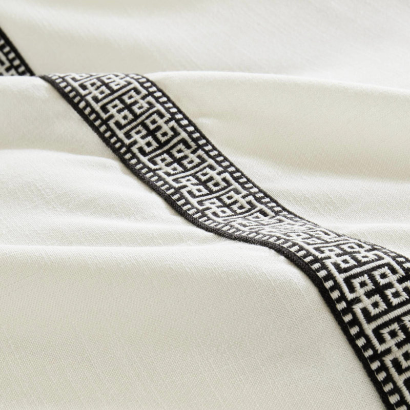 Literie de luxe pour très grand lit de 9 pièces avec un design classique moderne, trop rembourré pour un sommeil confortable et une broderie d'édredon de taille intérieure, housse amovible toutes saisons