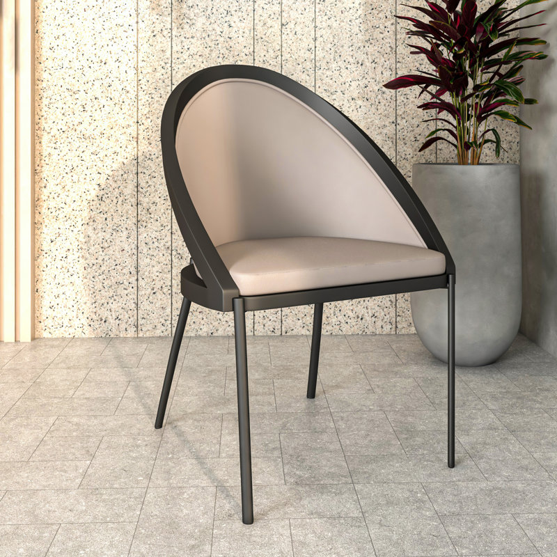 Chaise de salle à manger en similicuir Lashelia - Chaise d'appoint incurvée en vinyle imperméable avec pieds en acier noir - Mobilier de salle à manger moderne facile à nettoyer