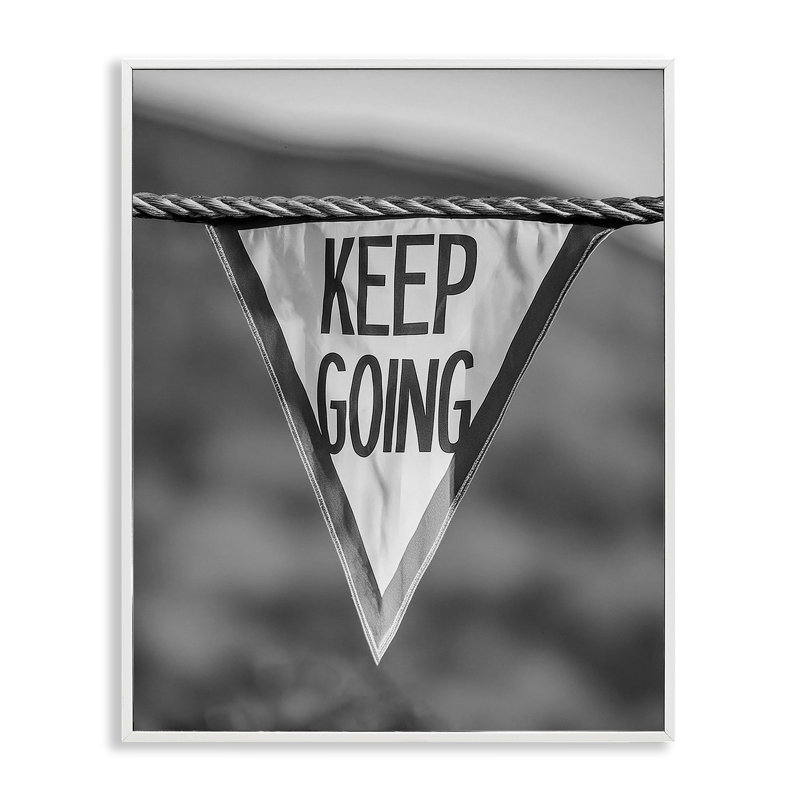«Keep Going Pennant», estampe numérique encadrée par Daphne Polselli, H 14 po x l 11 po, Estampe numérique Farmhouse