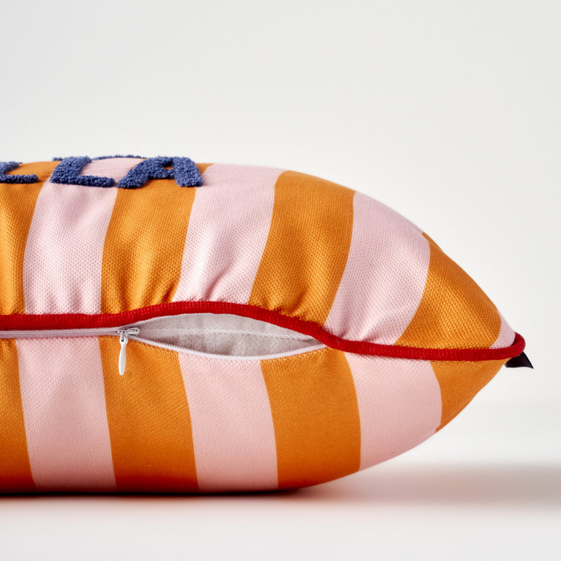 Housse de coussin brodée Line Punch