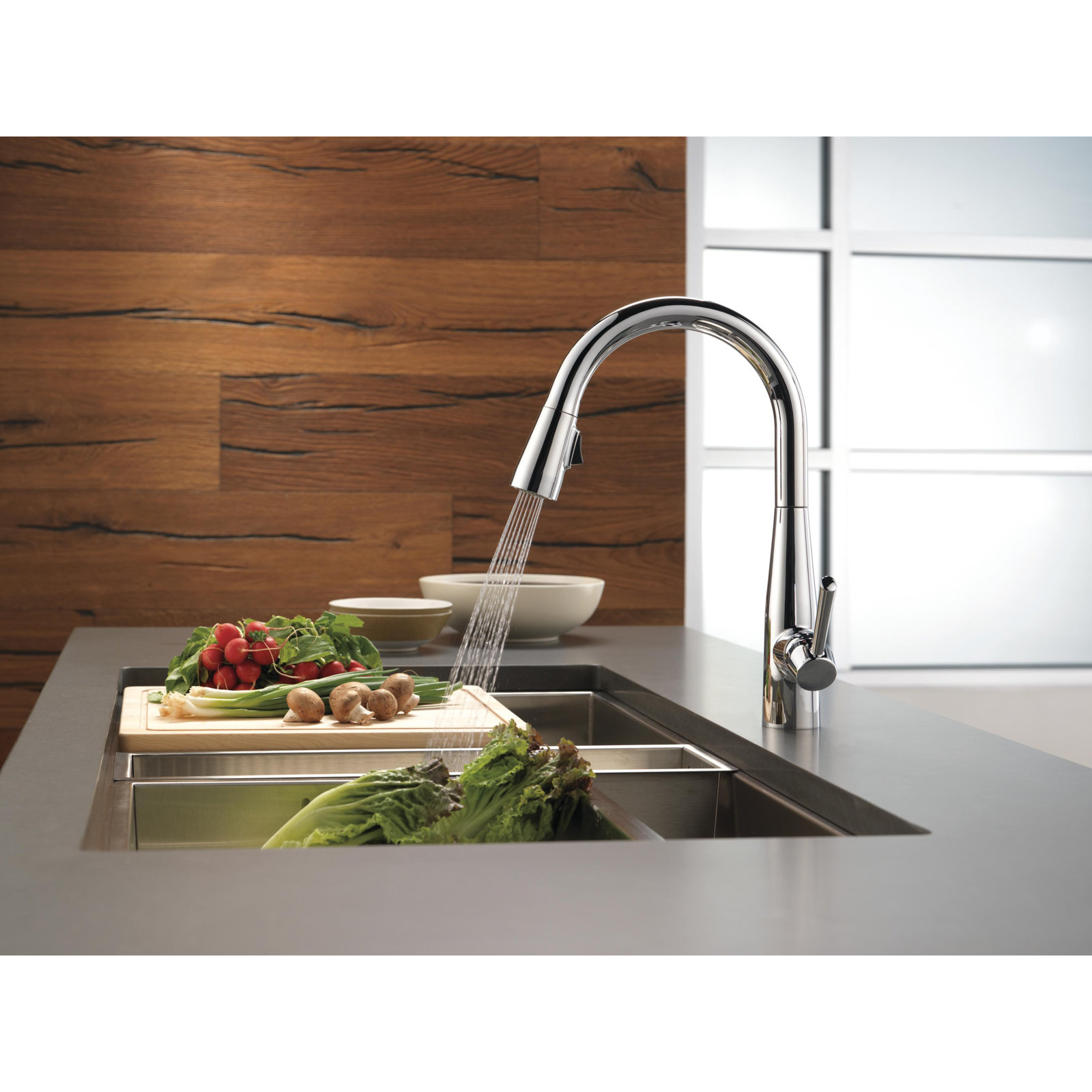 Essa Pull-Down Kitchen Faucet, Chrome
