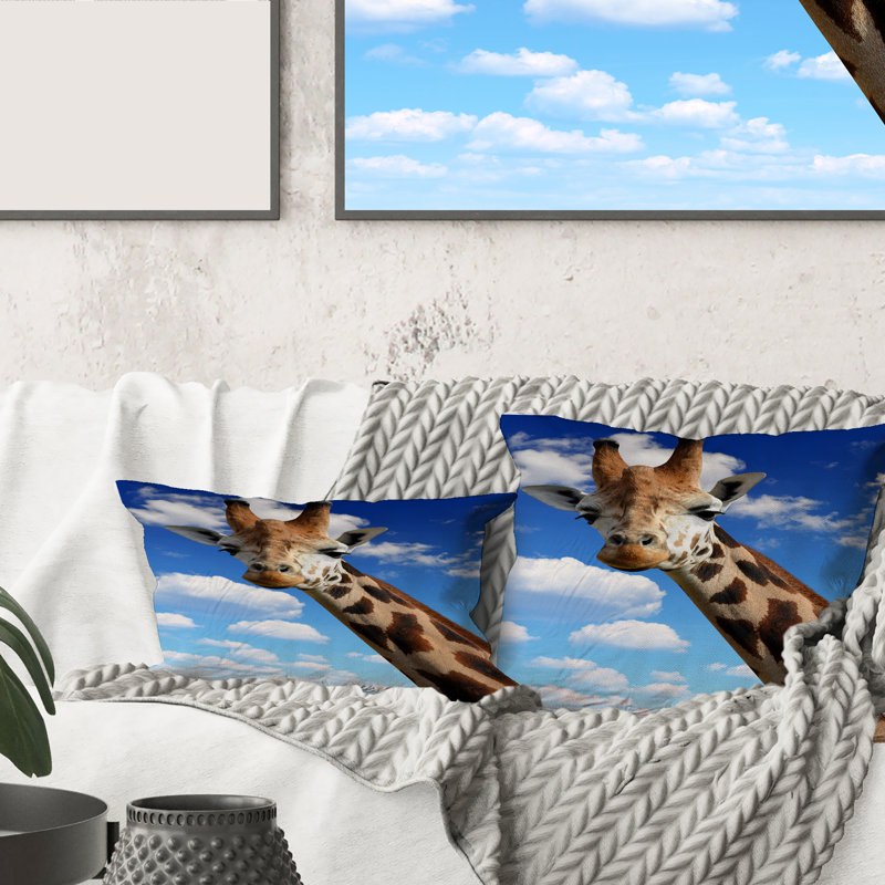 Portrait d'une girafe sur une housse de coussin rectangulaire