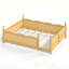 Lit grand format pour enfants Montessori avec garde-corps pleine longueur, à côté d'une bibliothèque, design enfantin, finition en bois naturel-130156401-130156403