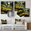 Forêt de champignons avec gouttes de rosée sur l'herbe verte à l'aube - Art mural champignon-659145250-659145255