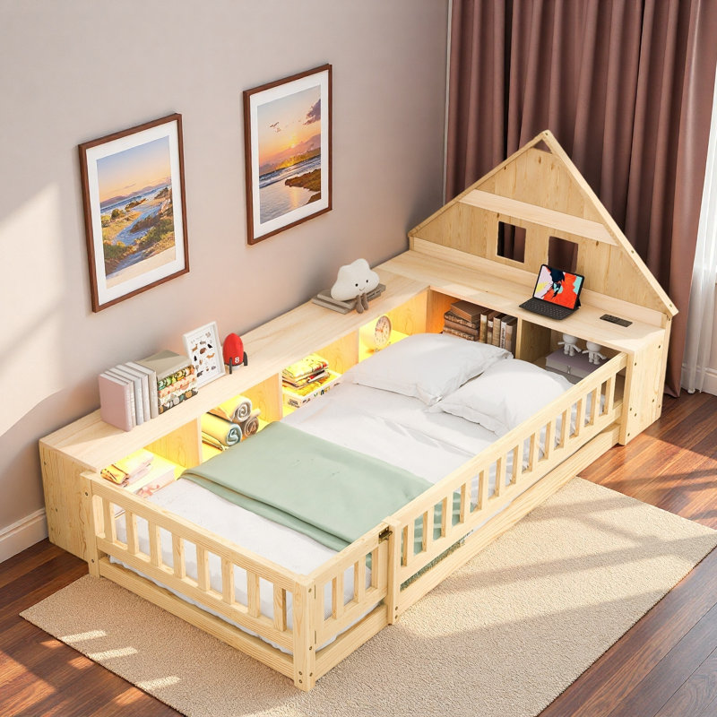 Lit en bois avec garde-corps, tête de lit en forme de maison, armoires de rangement, éclairage à DEL et station de charge