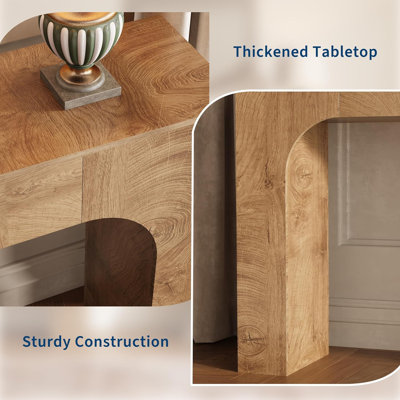 Console Farmhouse, longue table d'entrée en bois derrière le canapé
