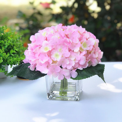 Arrangement floral hortensia en soie dans un vase