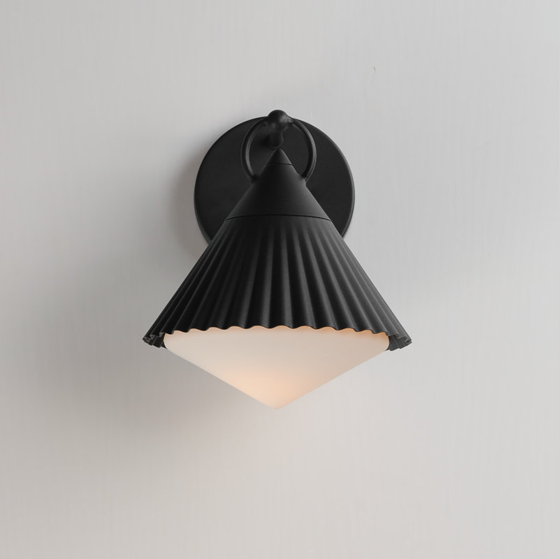 Applique murale en acier Odette, H 9,5 po x l 8 po x P 9 po