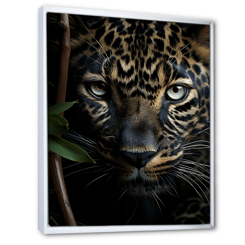 «Knoa Cheetah Portrait Silent Stalk I», art mural sur toile léopard, H 32 po x l 24 po, Cadre flottant blanc