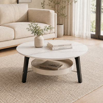 Table basse ronde de 90 cm avec tablette de rangement amovible, plateau en noyer et pieds en bois, style ferme moderne.