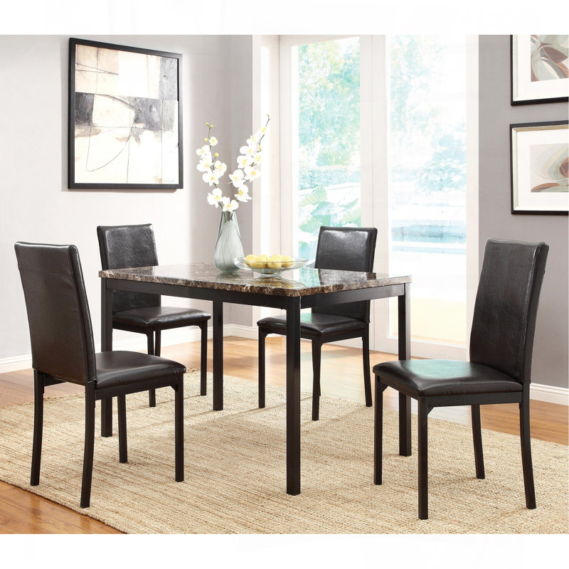 Ensemble de salle à manger en métal noir 5 pièces avec table de faux marbre et 4 chaises d'appoint