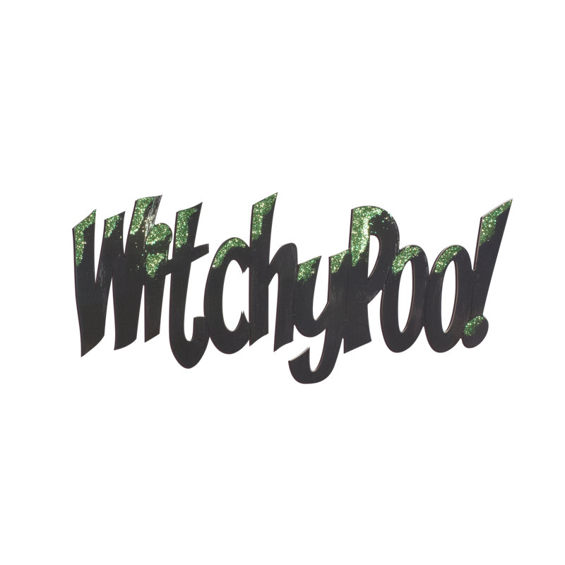 Enseigne « Witchy Poo » par Sally Dailey, H 10 po x l 20,5 po x P 2 po