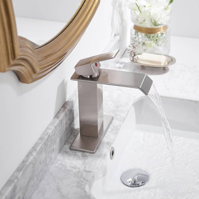 Single-Hole Single-handle Bathroom Faucet with Drain Assembly