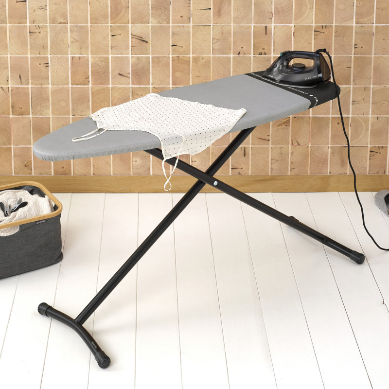 Brabantia Size D XL Ironing Board with Heat Resistant Parking Zone, Metallized