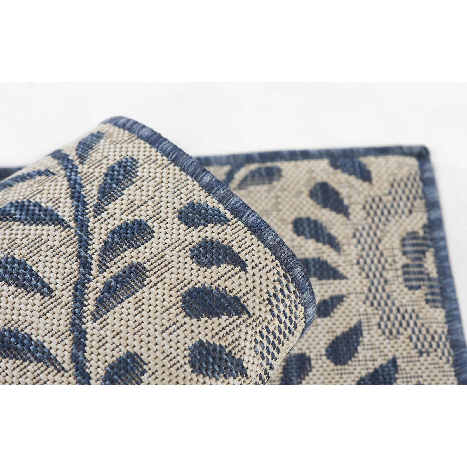 Kasey Gray Indoor/Outdoor Rug, Rectangle 2' x 3'