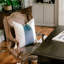 Ensemble de 2 housses de coussin en velours-116784282-116784278