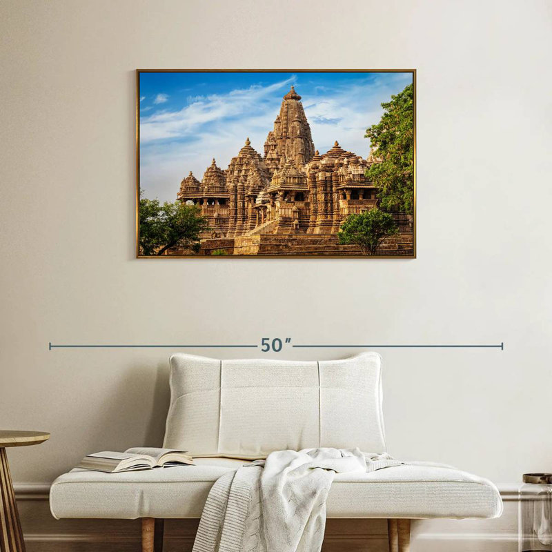 Ancien Kandariya Mahadeva, Cadre flottant doré, 37 po x 25 po