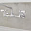 Robinet de cuisine mural à 2 trous avec évier de cuisine central de 8 pouces et robinet à 2 poignées en laiton massif avec bec pivotant en col de cygne de 12 po