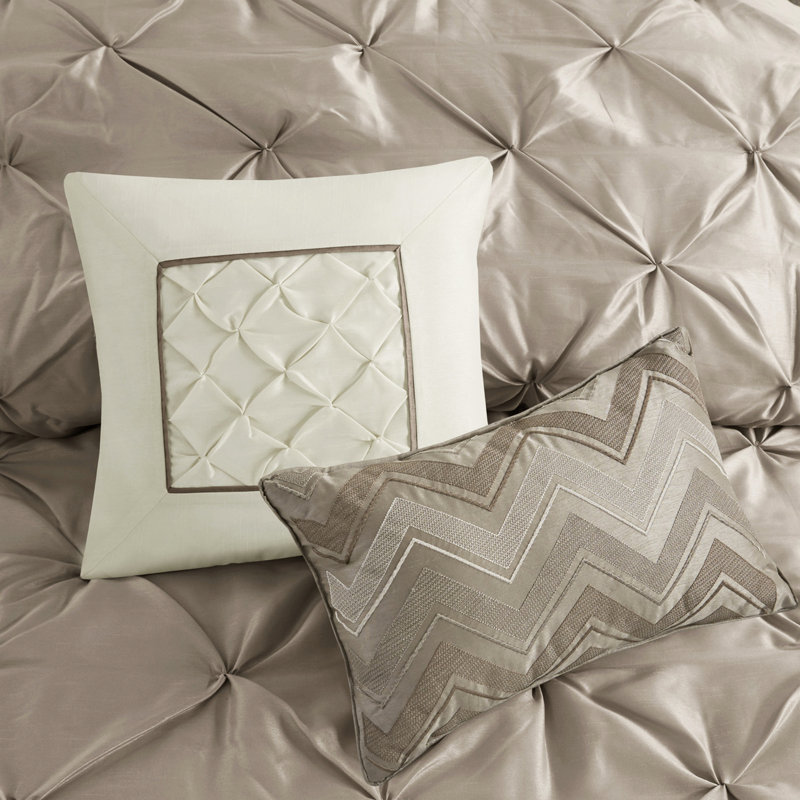 Édredon 7 pièces en grand taupe - Motif magnifique, 1 édredon, 2 taies décoratives, 3 coussins décoratifs, jupe de lit, vapeur pour un superbe design, rembourrage, froissé