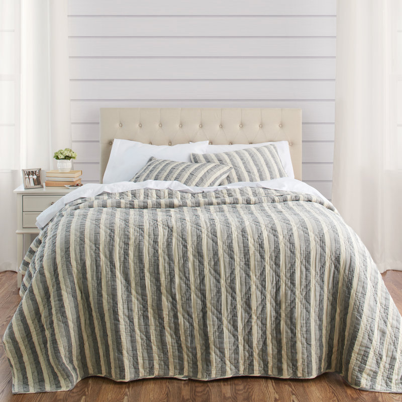 Armond Linen Quilt, King Quilt + 2 Shams