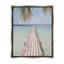 Quai tropical sur la plage-569623736-562672704