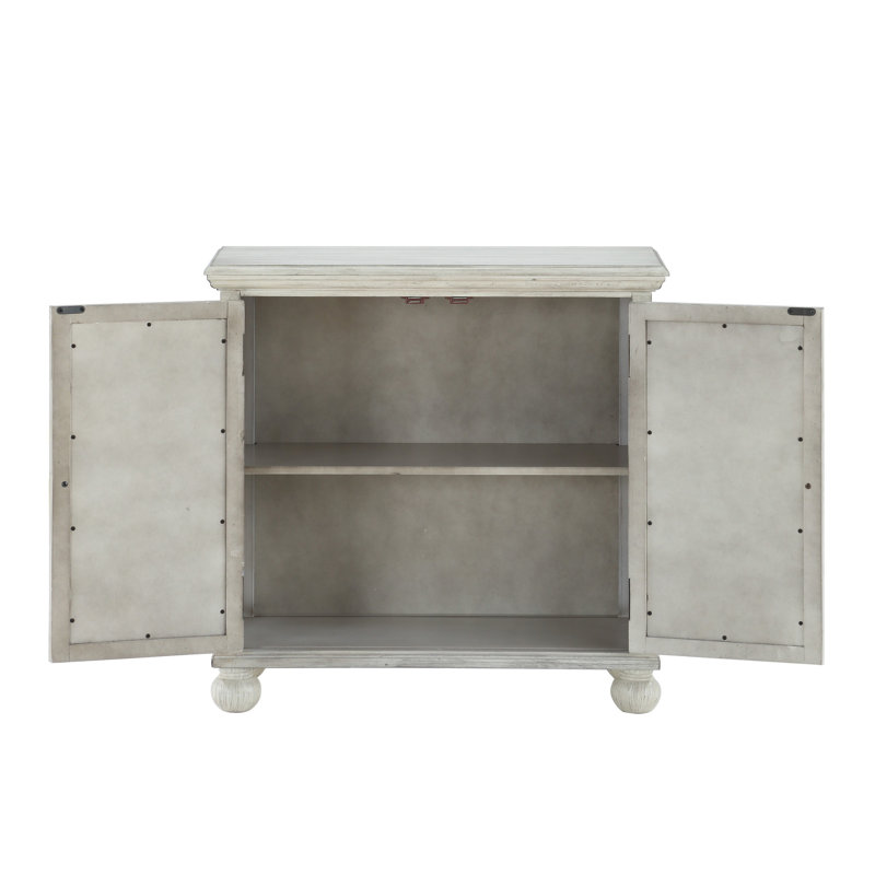 Commode d'appoint classique avec finition blanche antique et quincaillerie de poignées pour unité de rangement pour chambre à coucher
